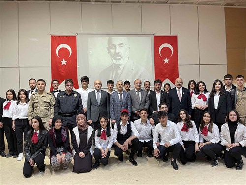 Kaymakam Koç, 12 Mart İstiklal Marşı’nın Kabulünün 102. Yıl Dönümünü Kutlama ve Mehmet Akif Ersoy’u Anma Programına Katıldı