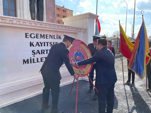 İlçemizde 29 Ekim Cumhuriyet Bayramı'nın 100. Yıl dönümü kutlama programı çerçevesinde çelenk sunma töreni yapıldı. (28.10.2023)